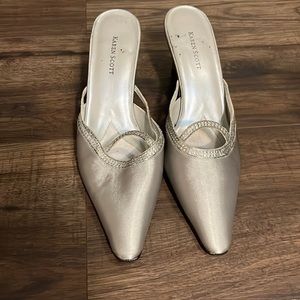 Karen Scott evening silver shoes size 9M